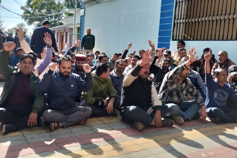 Traders protest against trade fair in Gopeshwar