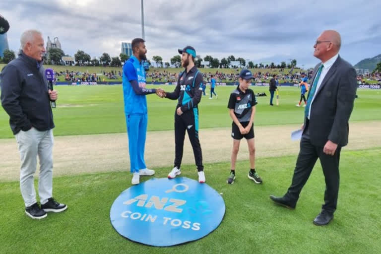 New Zealand wins toss