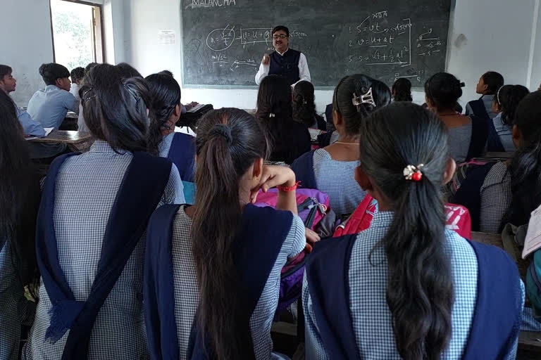 Registrar of Raiganj University takes classes in school on his day off