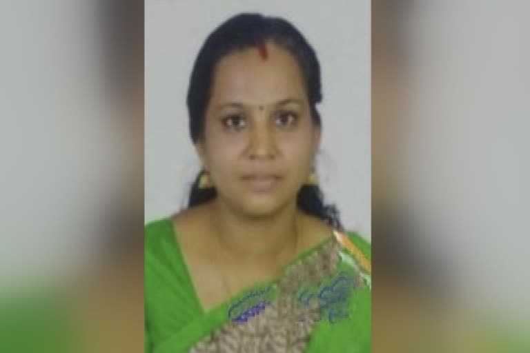 Teacher commits suicide at Kottayam  Teacher commits suicide due to work pressure  പ്രധാന അധ്യാപിക ആത്മഹത്യ ചെയ്‌തു  വൈക്കം പോളശേരി  മാളിയേക്കല്‍ പുത്തന്‍തറ കെ ശ്രീജ  Teacher commits suicide  Vaikom suicide  വൈക്കം പൊലീസ്  കുറവിലങ്ങാട് ഉപജില്ല വിദ്യാഭ്യാസ ഓഫിസര്‍