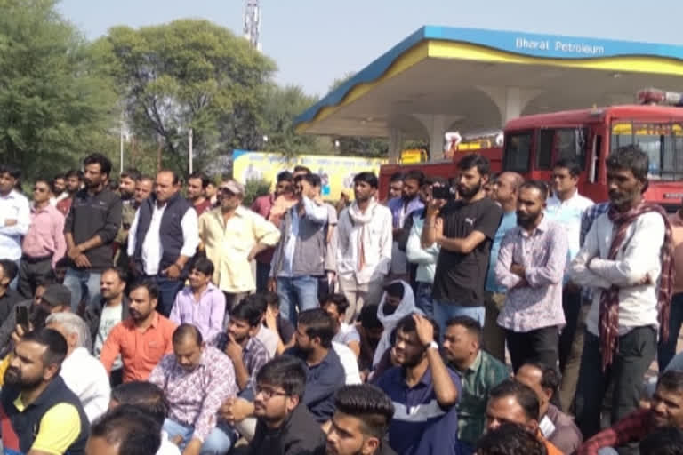 Rashtriya Rajput karni Sena protest at petrol pump where an employee found dead