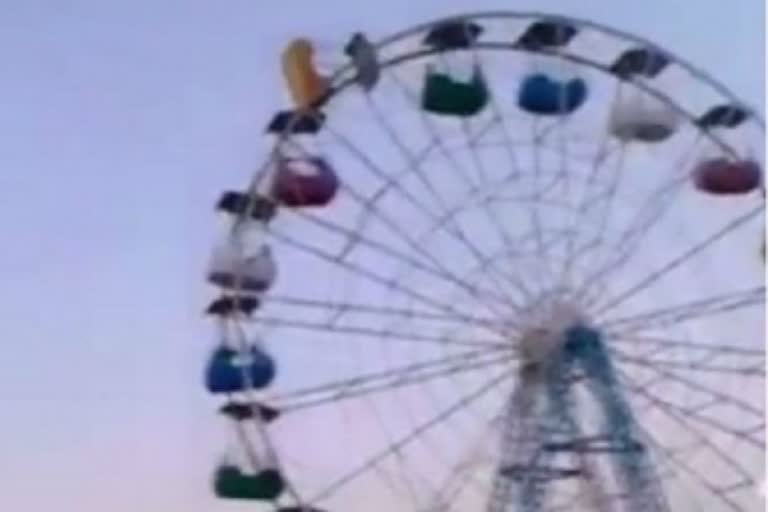 Five injured in fall from Ferris wheel