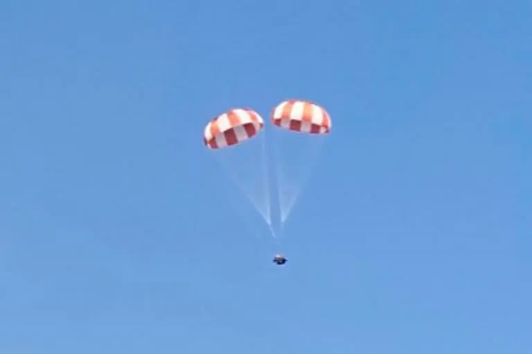 ഗഗന്‍യാന്‍  ഗഗന്‍യാന്‍ പാരച്യൂട്ട് എയര്‍ഡ്രോപ്പ് പരീക്ഷണം  ഐഎസ്ആര്‍ഒ  വിഎസ്എസ്‌സി  ഗഗന്‍യാന്‍ പാരച്യൂട്ട് പരീക്ഷണം  gaganyaan program parachute air drop test  gaganyaan  isro gaganyaan  gaganyaan parachute air drop test