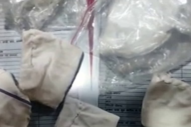 Seized heroin worth 50 lakhs from car