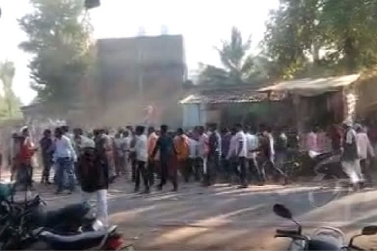 Farmers clashes with policemen in Chhattisgarh's Gariaband demanding 'paddy procurement center'