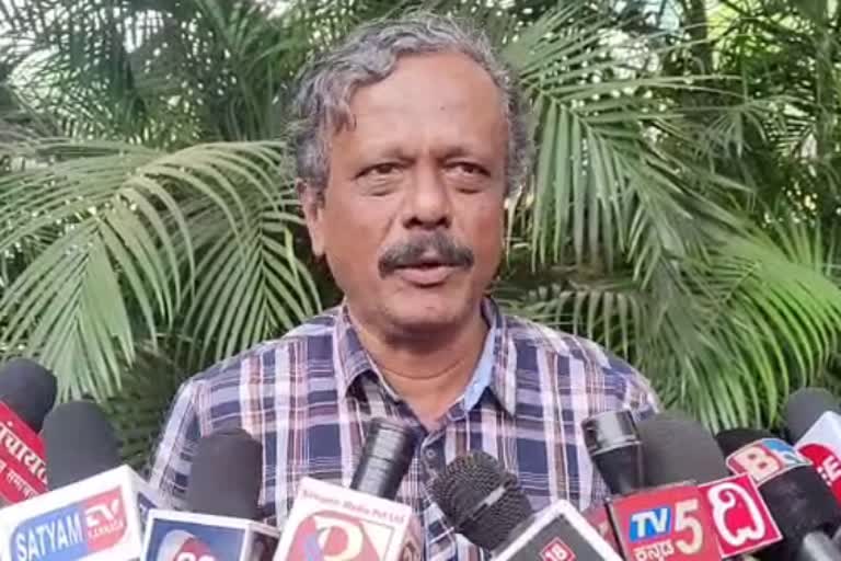 kannada-pro-activist-ashok-chandaragi-slams-maha-cm-ekanatha-shindhe