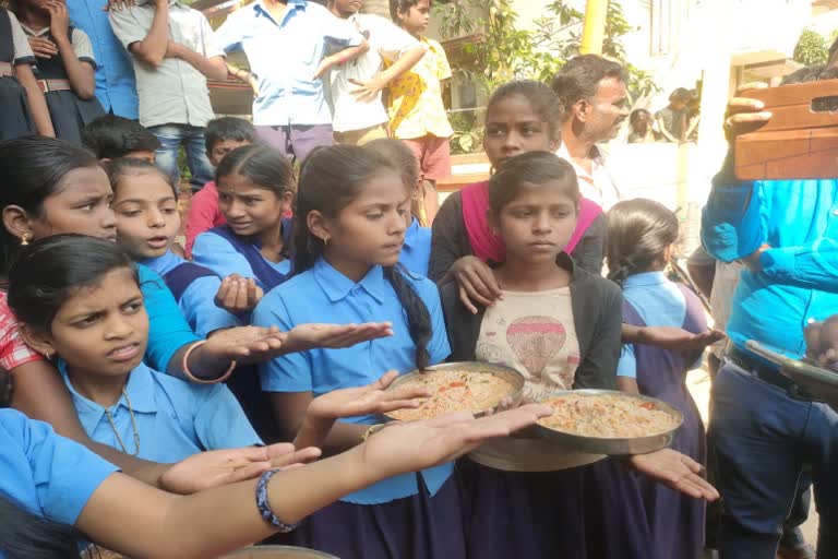 Vijayanagar: Worms found in hot lunch of school children