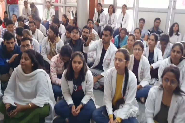 MBBS students protest against bond policy in Rohtak