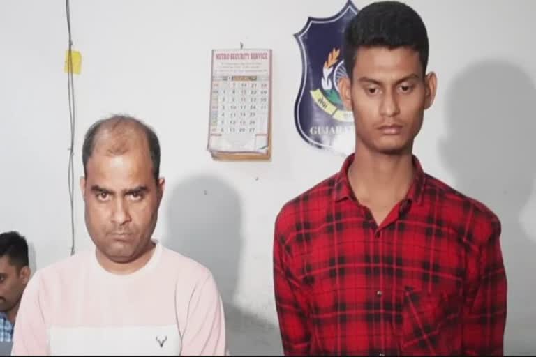 રાહુલ ગાંધીના સ્ટીકર વાળી કારમાંથી 75 લાખની રોકડ મળતા બે શખ્સોની અટકાયત