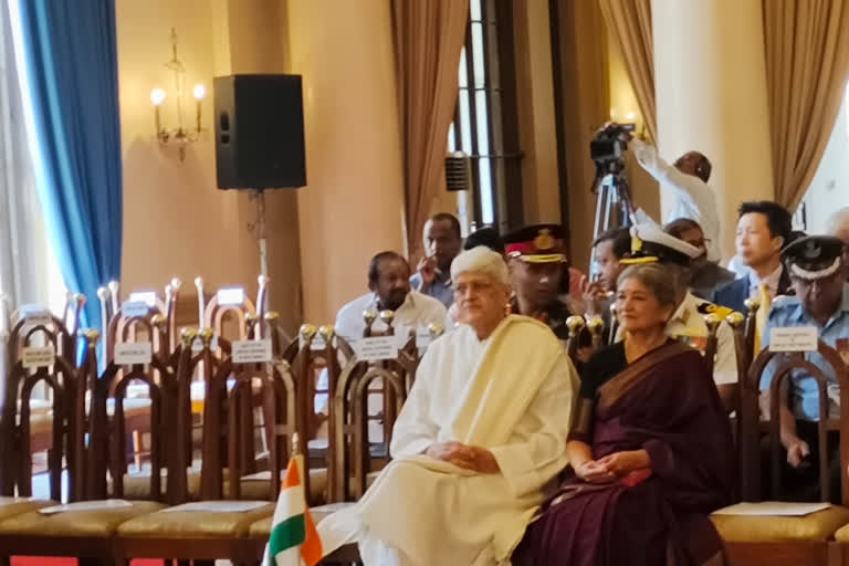 Ex-Governor of Bengal Gopal Krishna Gandhi Present as Invitee at Swearing-in Ceremony of New Governor
