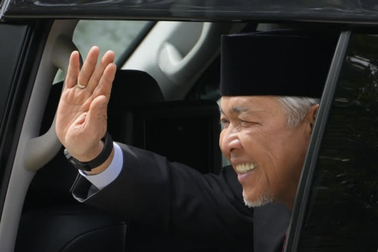 Malaysian king searches for PM to end deadlock