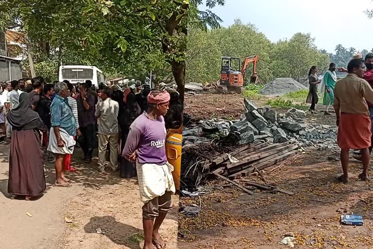 Waste treatment plant  Kozhikkode  protest  Police custody  കോഴി മാലിന്യ സംസ്‌കരണ പ്ലാന്‍റിനെതിരെ  പ്രതിഷേധവുമായി പ്രദേശവാസികള്‍  രണ്ടുപേര്‍  കോഴിക്കോട്  പൊലീസ്  ഹൈക്കോടതി