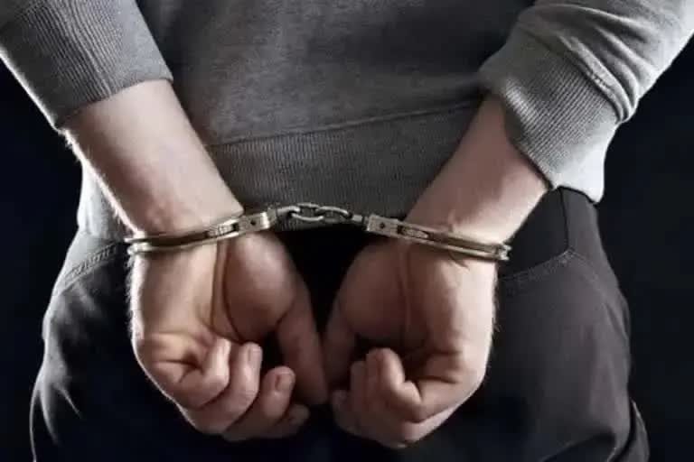 youth-arrested-with-fake-documents-in-home-guard-recruitment-in-khunti