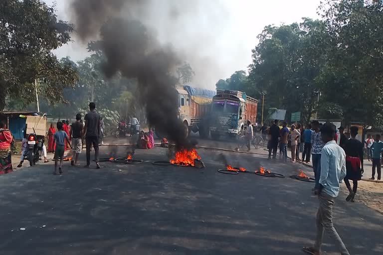मुजफ्फरपुर में हत्या के विरोध में आगजनी
