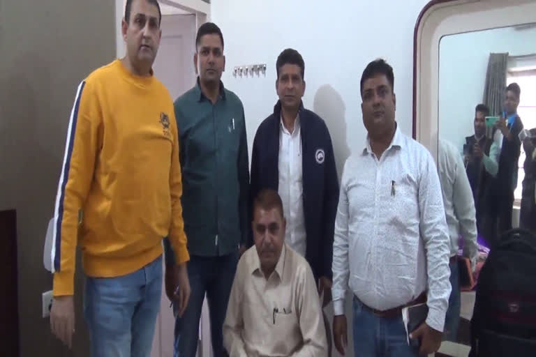 Patwari arrested red handed taking bribe in Kaithal