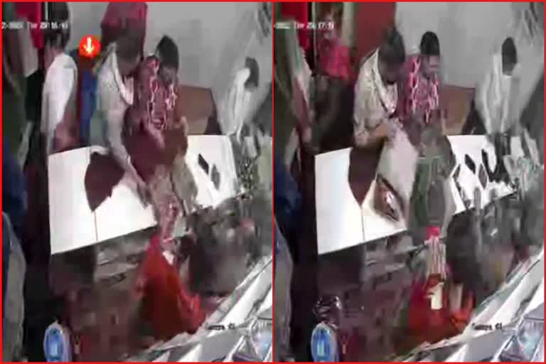 Faridabad Women Thieves Steal Clothes