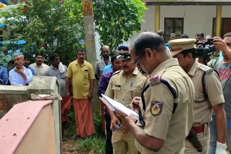 Thalassery  Thalassery Double murder  Evidence Collection  Opposition parties  CPM  CPM Relation  തലശ്ശേരി  തലശ്ശേരി ഇരട്ടക്കൊല  ഇരട്ടക്കൊല  തെളിവെടുപ്പ്  ആയുധവും വാഹനവും  സിപിഎം  സിപിഎം ബന്ധം  പ്രതി  ബിജെപി  ബിജെപിയും കോൺഗ്രസും  കൊല  കത്തി