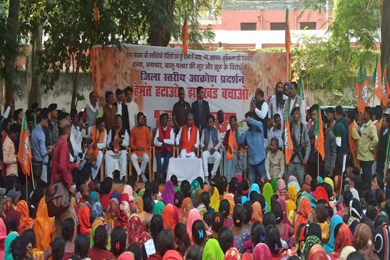 Outrage rally against government in Dumka