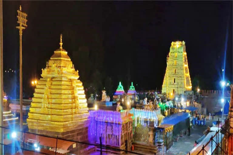 thirty crores income for srisailam temple  income for srisailam temple in Karthika masa  srisailam temple income  ಶ್ರೀಶೈಲ ಮಲ್ಲಿಕಾರ್ಜುನ ದರ್ಶನ  ಕಾರ್ತಿಕ ಮಾಸದಲ್ಲಿ 30 ಕೋಟಿ ಆದಾಯ  ಕಾರ್ತಿಕ ಮಾಸದಲ್ಲಿ ಶ್ರೀಶೈಲ ದೇವಸ್ಥಾನಕ್ಕೆ 30 ಕೋಟಿ ಆದಾಯ  ಮಹಾಕ್ಷೇತ್ರದಲ್ಲಿ ಕಾರ್ತಿಕ ಮಾಸೋತ್ಸವವನ್ನು ವಿಜೃಂಭಣೆ  ಕಾರ್ತಿಕ ಮಾಸದಲ್ಲಿ 10 ಲಕ್ಷಕ್ಕೂ ಅಧಿಕ ಭಕ್ತರು  ಕಾರ್ತಿಕ ಮಾಸದಲ್ಲಿ ದೇವಾಲಯದಲ್ಲಿ 30 ಕೋಟಿಗೂ ಅಧಿಕ ಆದಾಯ