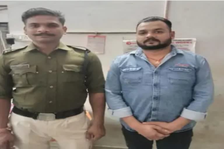 नकली ट्रैफिक पुलिस गिरफ्तार