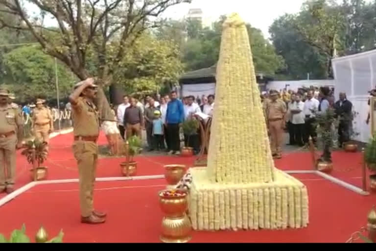 martyrs Salute