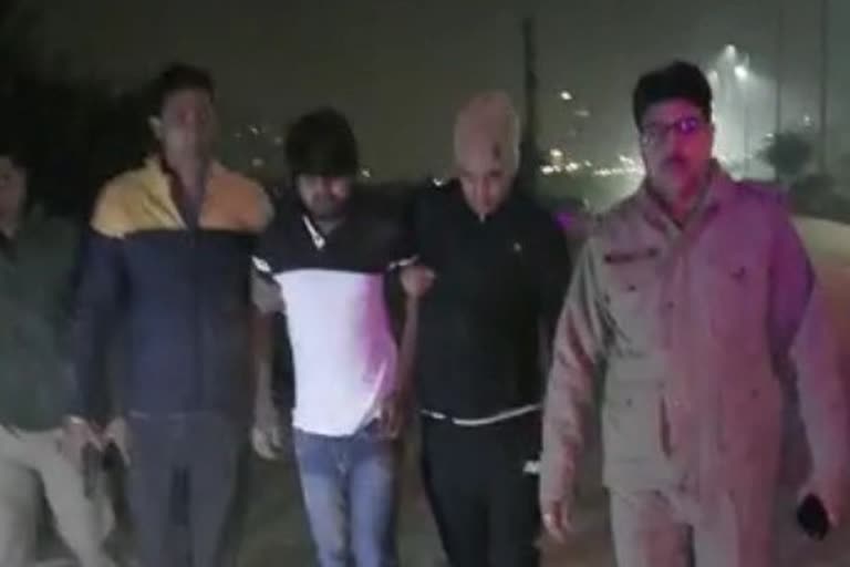 clash between police and miscreants in noida