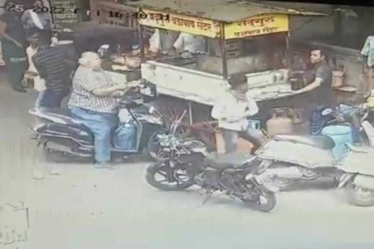 Koyta Attack On Vadapav Seller