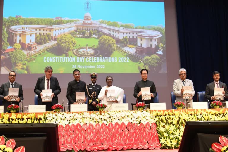 President on Constitution day: ଜେଲ ସଂଖ୍ୟା ବୃଦ୍ଧି ଦେଶର ବିକାଶ ନୁହେଁ, ସଜ୍ଜା କାଟୁଥିବା ଛୋଟ ଅପରାଧିଙ୍କ କଥା ଚିନ୍ତା କରିବା ଉଚିତ