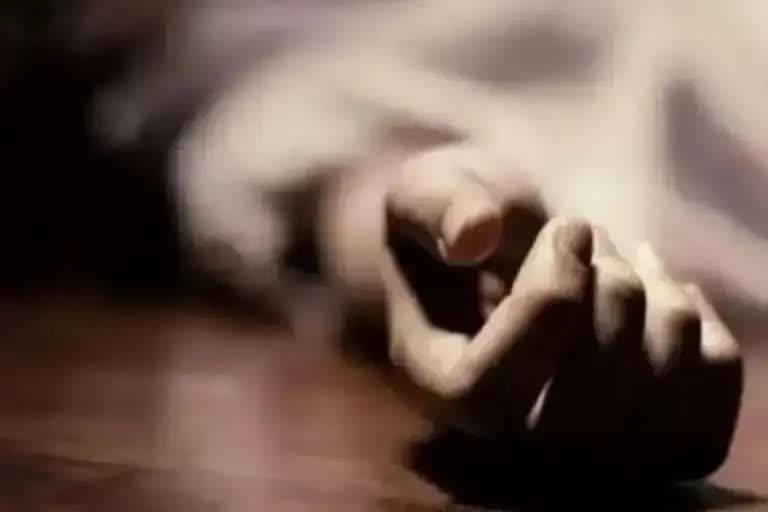 housekeeping staff dead body found in hotel in Ranchi