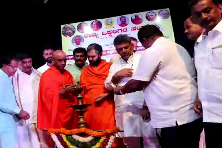 Nanjavadhuta Swamiji presented the resolution