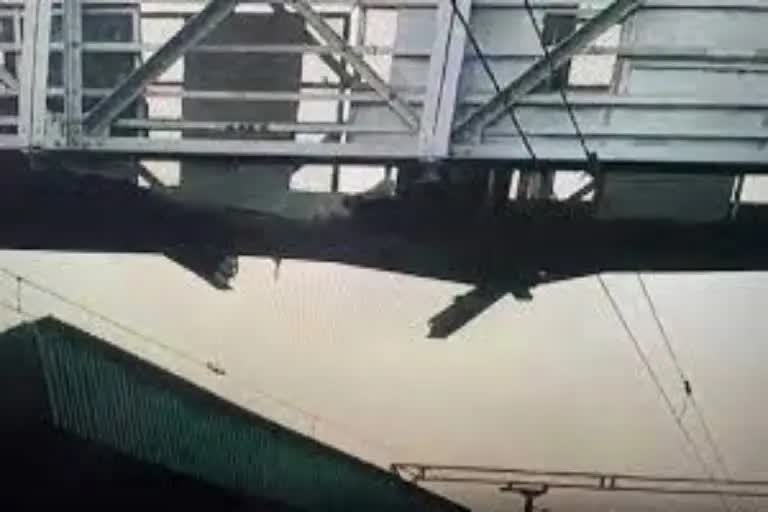 mh-ballarpur-railway-station-bridge-collapses-ten-people-critical