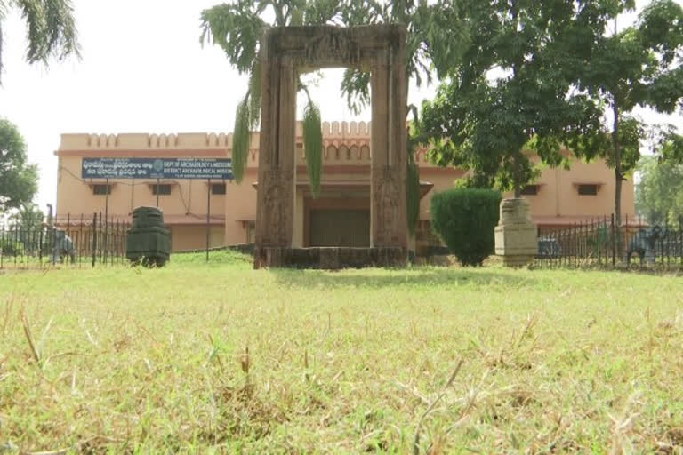 Dilapidated archaeological exhibition hall