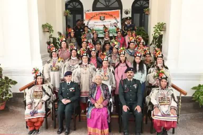 25 बौद्ध महिलाओं ने राज्यपाल से की भेंट