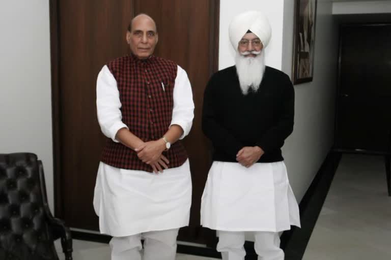 Dera Beas Chief Baba Gurinder Singh Dhillon and Defense Minister Rajnath Singh