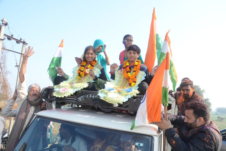 Haryana girls are welcomed grandly on reaching village Bajina in Bhiwani