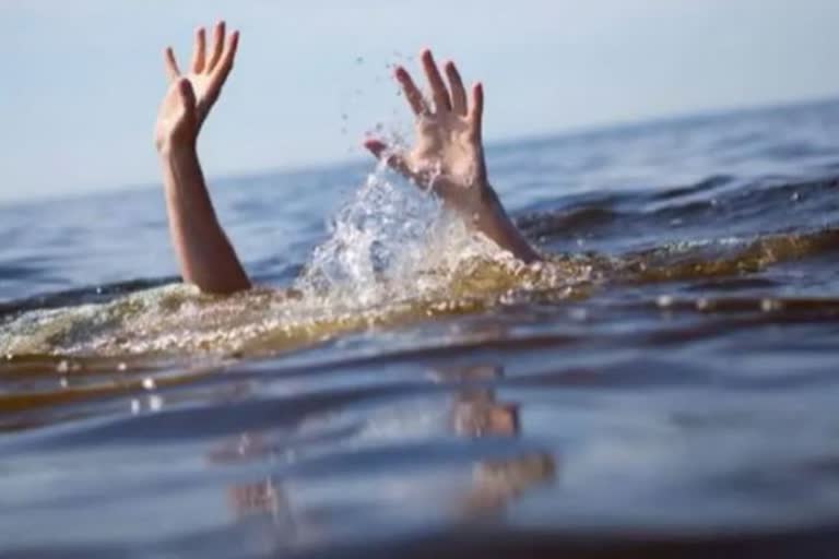 Two Indian students drown in US lake