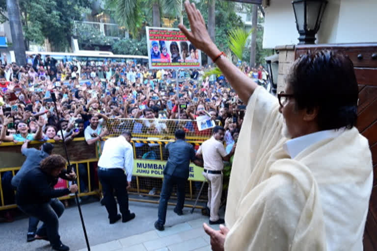 Bench shaped like book installed at Jalsa, Amitabh Bachchan shares photos