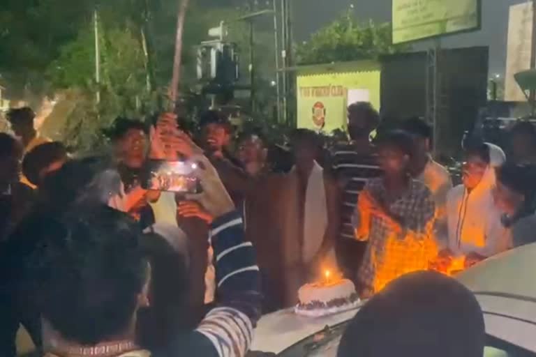 Youths cut birthday cake with sword on road in Bhubaneswar, arrested