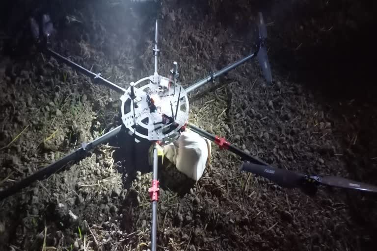 bsf shot down a drone in amritsar  BSF shot down pak drone in amritsar  പാക് ഡ്രോണ്‍ വെടിവെച്ചിട്ടു  അതിര്‍ത്തി സുരക്ഷ സേന  പാകിസ്ഥാനില്‍ നിന്ന് പറന്നുയര്‍ന്ന ഡ്രോണ്‍  ഹെക്‌സാകോപ്റ്റര്‍  ചണ്ഡീഗഢ് വാര്‍ത്തകള്‍  punjab news updates  latest news updates  national news updates