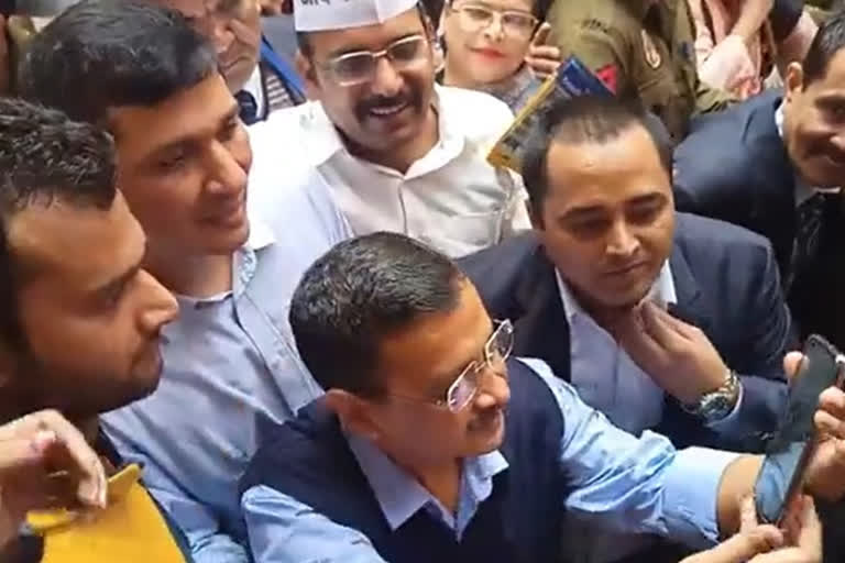 चिराग दिल्ली गांव पहुंचे मुख्यमंत्री अरविंद केजरीवाल बीजेपी पर साधा निशाना