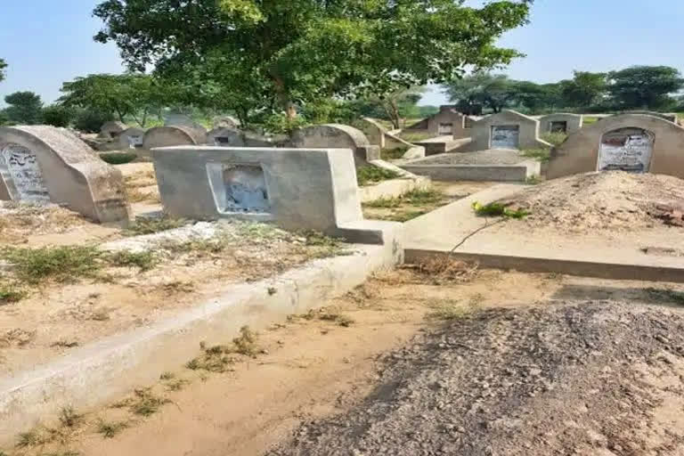 Religious extremists desecrate Ahmadi graves in Pakistan