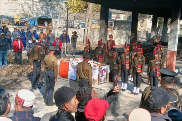 Last rites of Martyr soldier Nikhil in Bhuntar