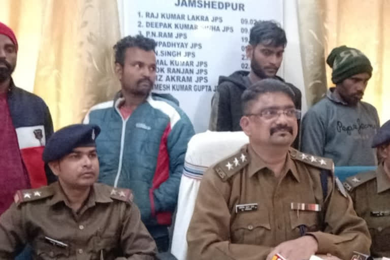 पुलिस मुख्य सरगना की तलाश में जुटी