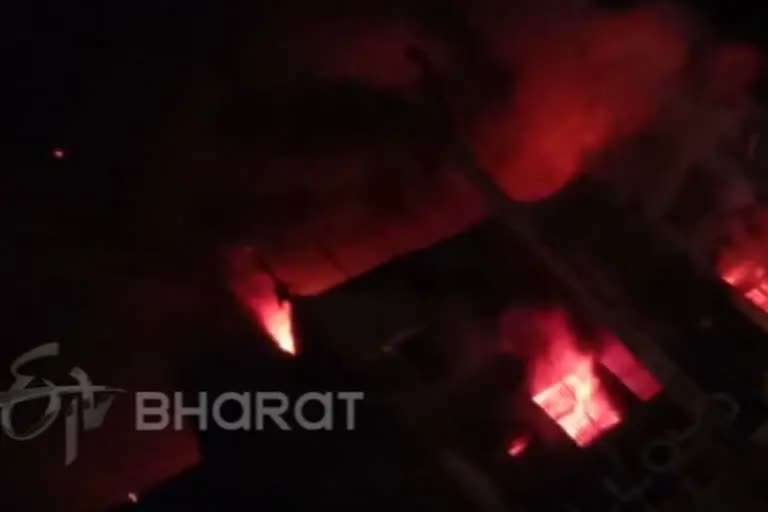 Uttar pradesh  Firozabad  Fire accident  house cum furniture shop  furniture shop  Six persons dies  ഫര്‍ണീച്ചര്‍ കട  ഫര്‍ണീച്ചര്‍  വീടിനോട് ചേര്‍ന്നുള്ള ഫര്‍ണീച്ചര്‍ കട  തീപിടിത്തം  ആറുപേര്‍ വെന്തുമരിച്ചു  വെന്തുമരിച്ചു  മരിച്ചവരില്‍ മൂന്ന് കുട്ടികളും  ഫിറോസാബാദ്  ഉത്തര്‍ പ്രദേശ്  ഷോര്‍ട്ട് സര്‍ക്യൂട്ട്  മുഖ്യമന്ത്രി  യോഗി ആദിത്യനാഥ്  പൊലീസ്