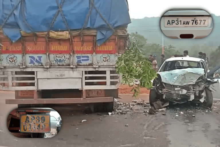 Four killed as car rams into stationary truck  car rams into stationary truck in Odisha  car hit to truck in Odisha  ಆಂಧ್ರ ಪಾಸಿಂಗ್​ ವಾಹನಗಳ ಮಧ್ಯೆ ಭೀಕರ ಅಪಘಾತ  ಪುರಿಯ ಜಗನ್ನಾಥ ದರ್ಶನಕ್ಕೆ ತೆರಳುತ್ತಿದ್ದ ನಾಲ್ವರು ಸಾವು  ಪುರಿಗೆ ಹೋಗುತ್ತಿದ್ದ ವೇಳೆ ರಸ್ತೆ ಅಪಘಾತ  ಭೀಕರ ರಸ್ತೆ ಅಪಘಾತ  ಲಾರಿಯ ಹಿಂಭಾಗಕ್ಕೆ ಕಾರು ಡಿಕ್ಕಿ  ಜಗನ್ನಾಥ ದೇವರ ದರ್ಶನ