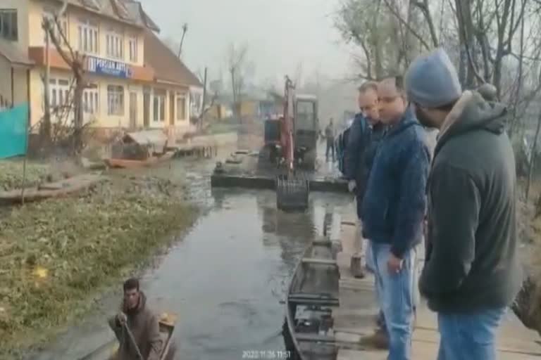 Navigation channels restoration work started by LCMA in Srinagar