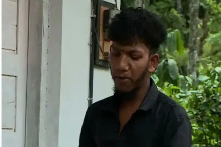 tribal youth was caught in a fake Idukki  tribal youth was caught in a fake case  SCST Court  ആദിവാസി യുവാവിനെ കള്ളക്കേസില്‍ കുടുക്കിയ സംഭവം  കാട്ടിറച്ചി കടത്തിക്കൊണ്ടു വന്ന് വിൽപന  സരുൺ സജി  വനംവകുപ്പ്  ഗോത്രവർഗ കമ്മിഷൻ  സെക്ഷൻ ഫോറസ്റ്റ് ഓഫിസ‍ർ  ബീറ്റ് ഫോറസ്റ്റ് ഓഫിസർ