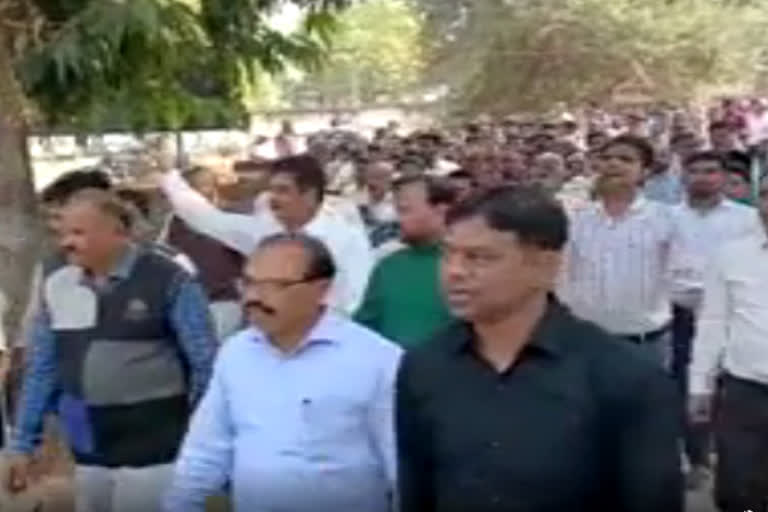 Police stopped Jain Rath in Pratapgarh