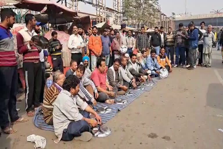 footpath outside Ram Bagh in Amritsar