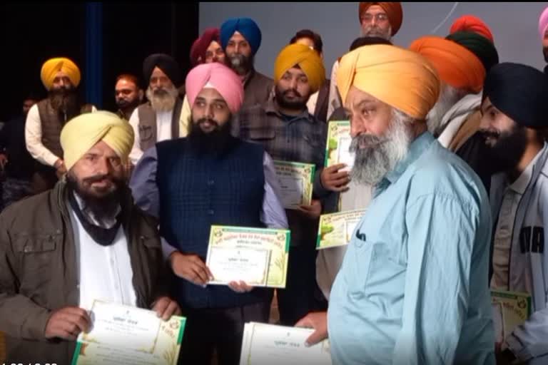 Farmers who did not burn stubble were honored in Ludhiana PAU